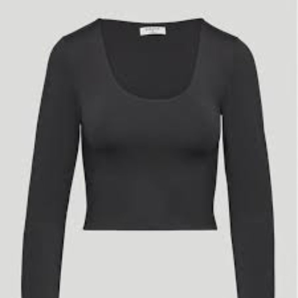 Aritzia Babaton Contour black long sleeve top
